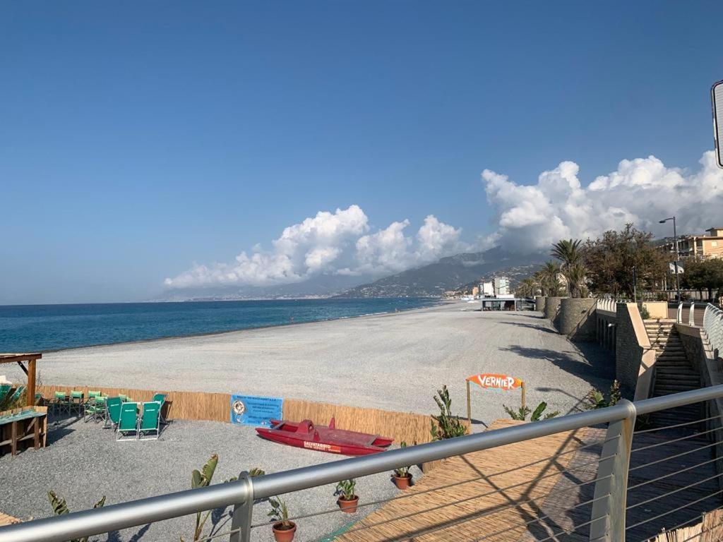 Casa Vacanza! A 50M Dal Mare! Bordighera Buitenkant foto