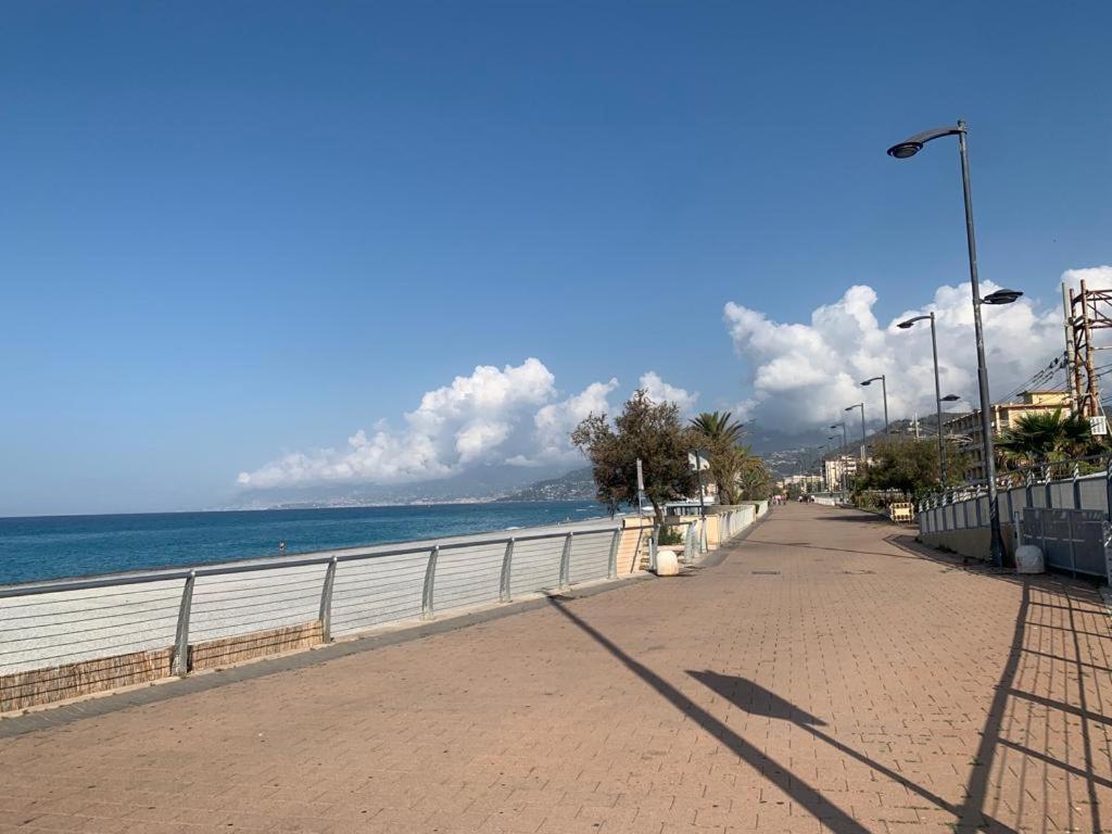 Casa Vacanza! A 50M Dal Mare! Bordighera Buitenkant foto