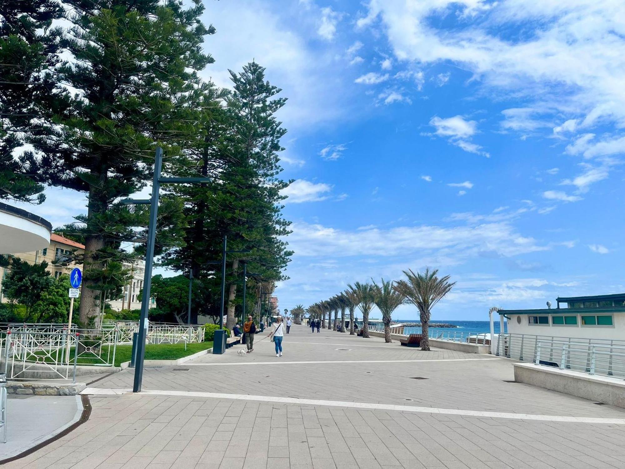 Casa Vacanza! A 50M Dal Mare! Bordighera Buitenkant foto