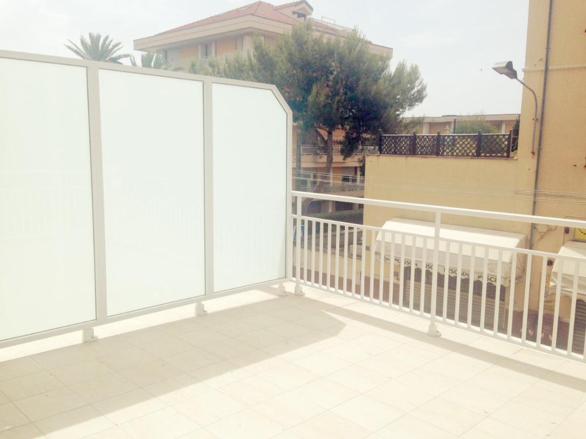 Casa Vacanza! A 50M Dal Mare! Bordighera Buitenkant foto